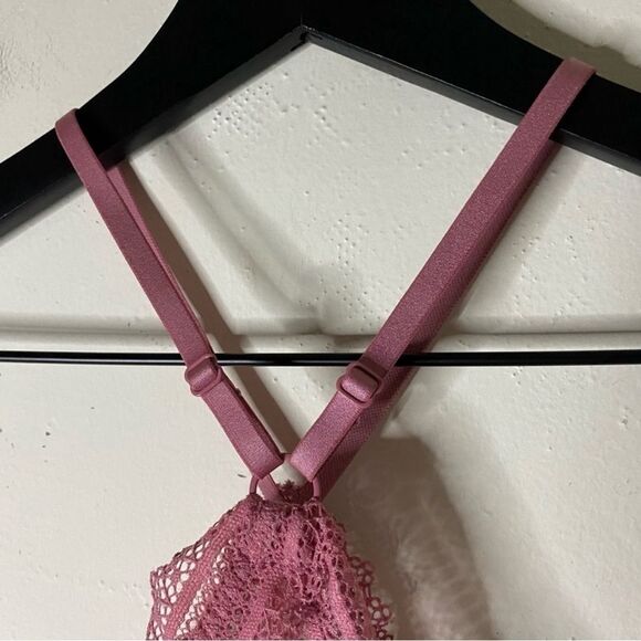 Victoria’s Secret High Neck Wired Lace Halter Bralette - Picture 6 of 9